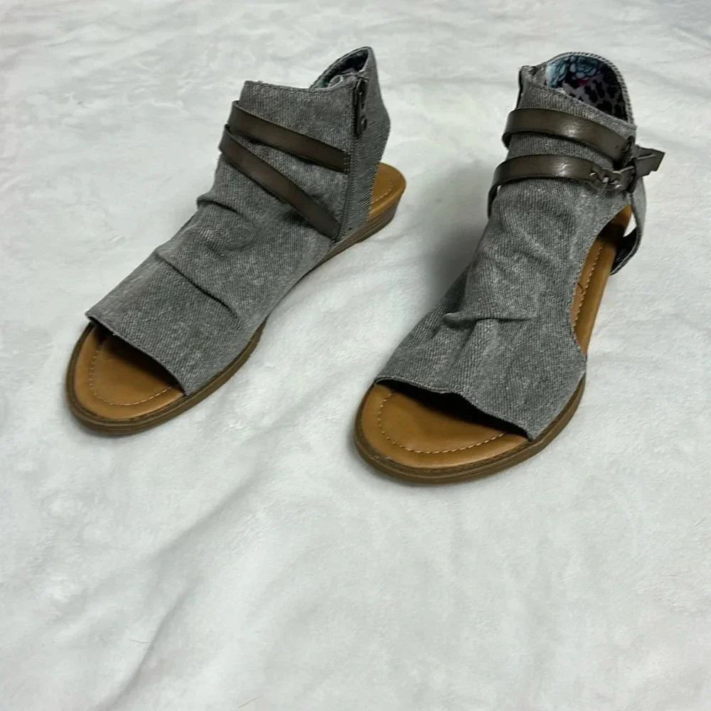 Blowfish Malibu Women’s Size 71/2 Side Zip Buckle Strap Brown Fabric Sandals